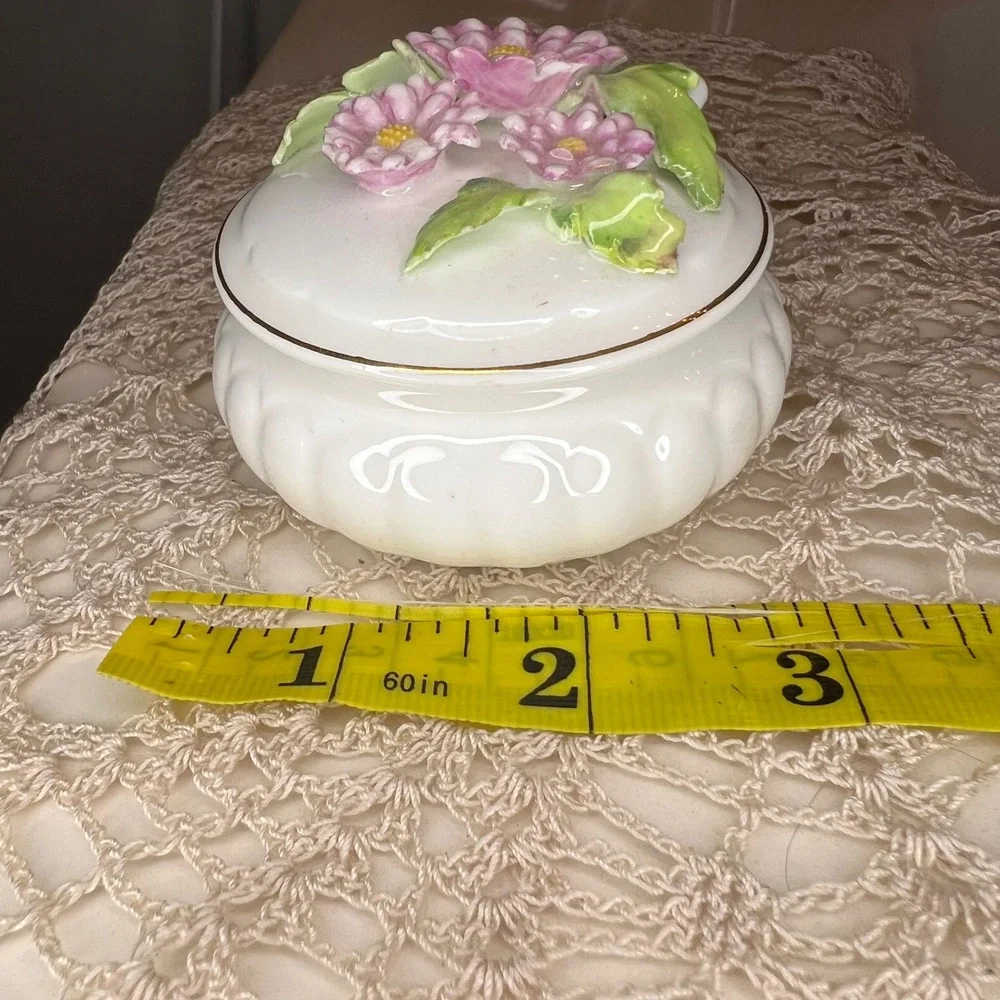 Vintage‎ Napcoware fine China trinket box flower top